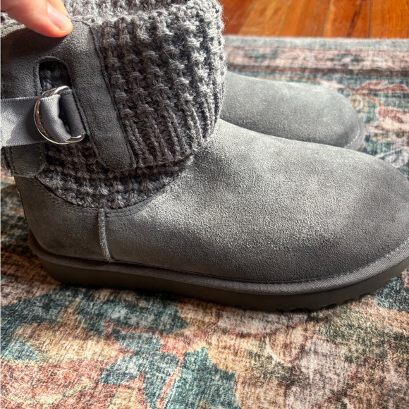 Brand new!! Beautiful gray color UGG. Women size 8. - Picture 3 of 7